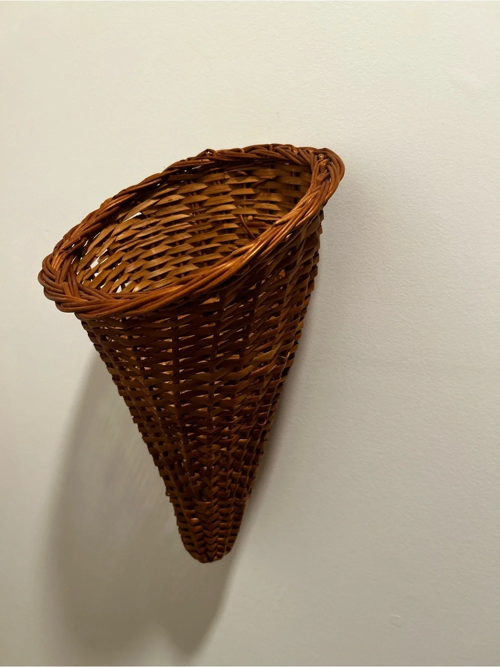Vintage Wicker Cornucopia Hanging Wall Basket Pocket